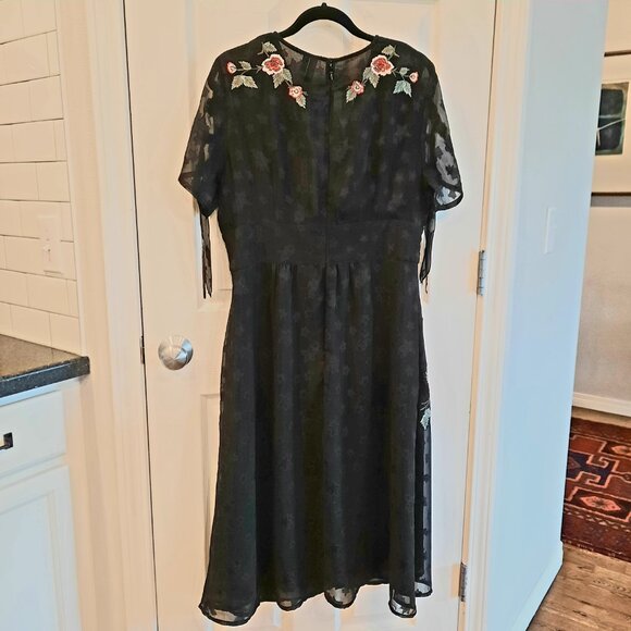 NEW Topshop Patterned Black V-Neck Sheer Midi Dress with Embroidery, Size 12 - Picture 4 of 11